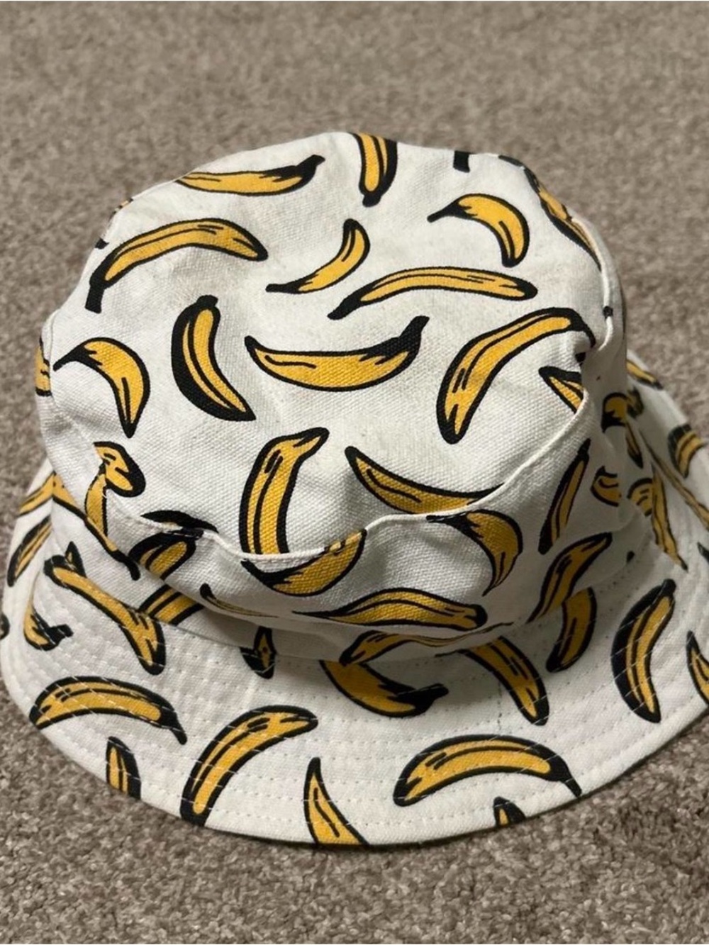 Reversible bucket hat with yellow bananas on white background OR solid black